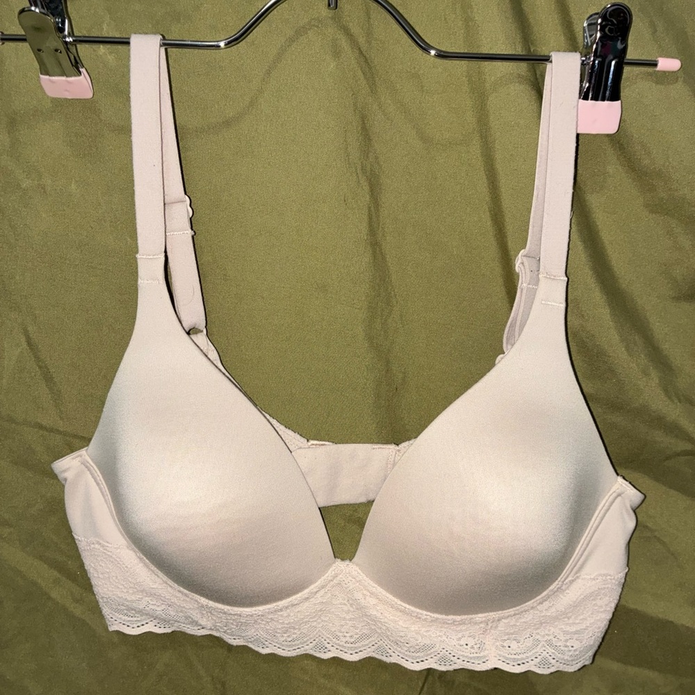 Warner's Soft Beige Bra with Lace Detail